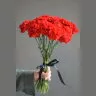 Траурный букет из красных гвоздик